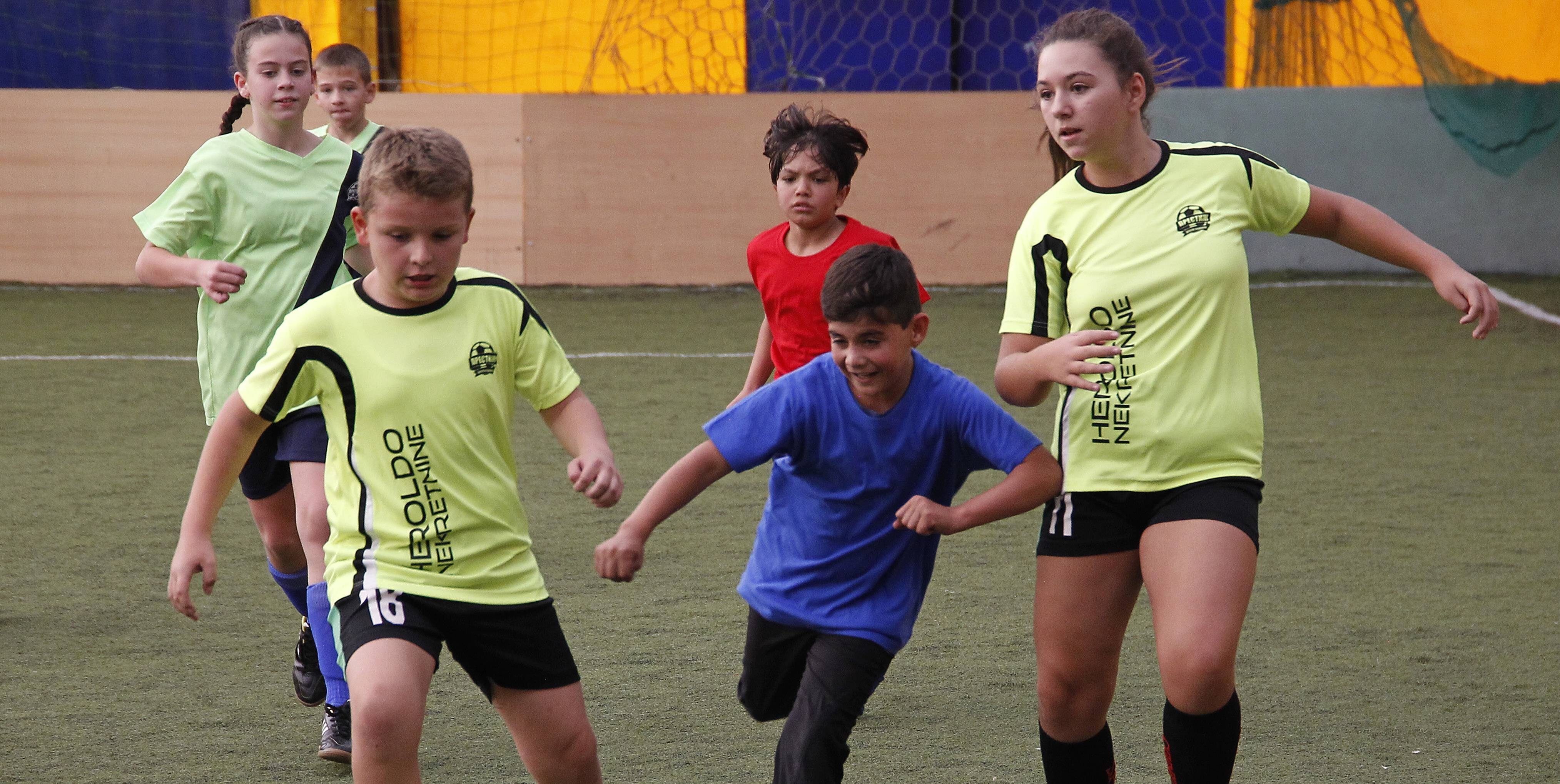 „Turnir prijateljstva“ između migrantske i lokalne dece održan u Vranju